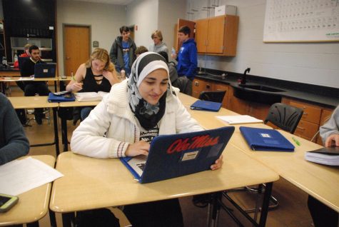 Students graduating early work toward applying to college