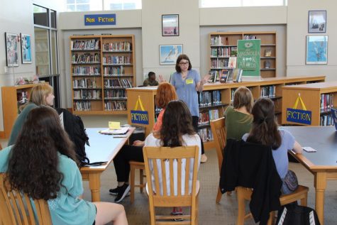 Sami Thomason talks to the members of the book club during their first meeting. Thomason has returned to OHS to revive the book club that she was a part of when she was an OHS student.