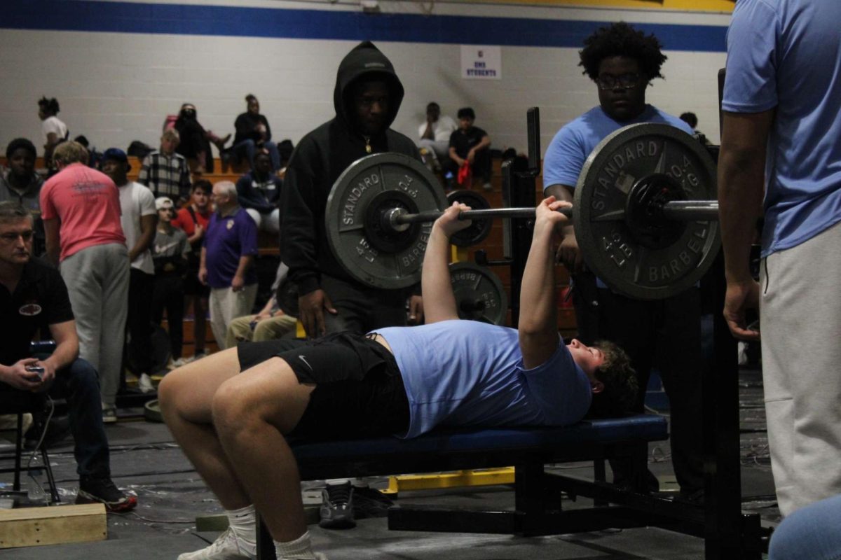 Powerlifting starts season strong, hoping for repeat state win